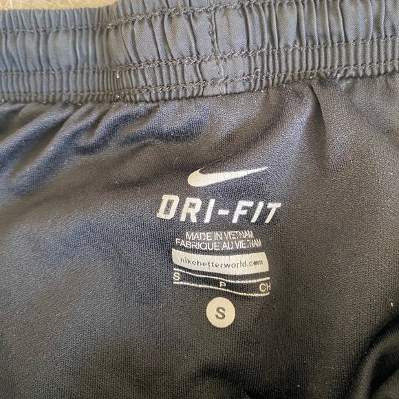 Black Nike running shorts - Picture 3 of 4